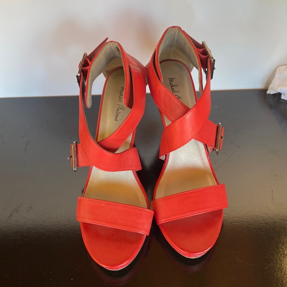 MICHAEL ANTONIO red wedges